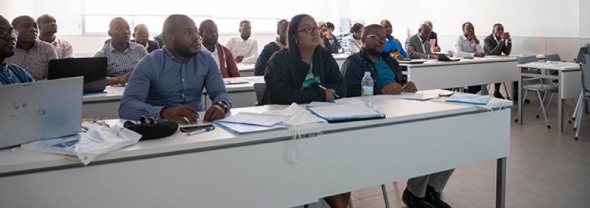 Alunos da Angola, bolsistas pela FUNIBER, visitam a UNEATLANTICO para participar de um seminário e defender o TFM