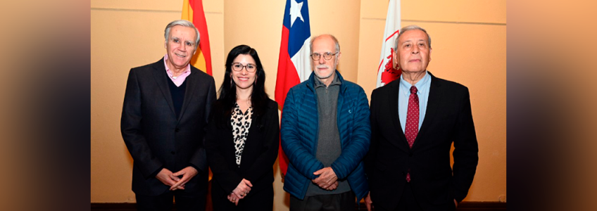 Reitor da UNIC na exposição de Quadros em Chile